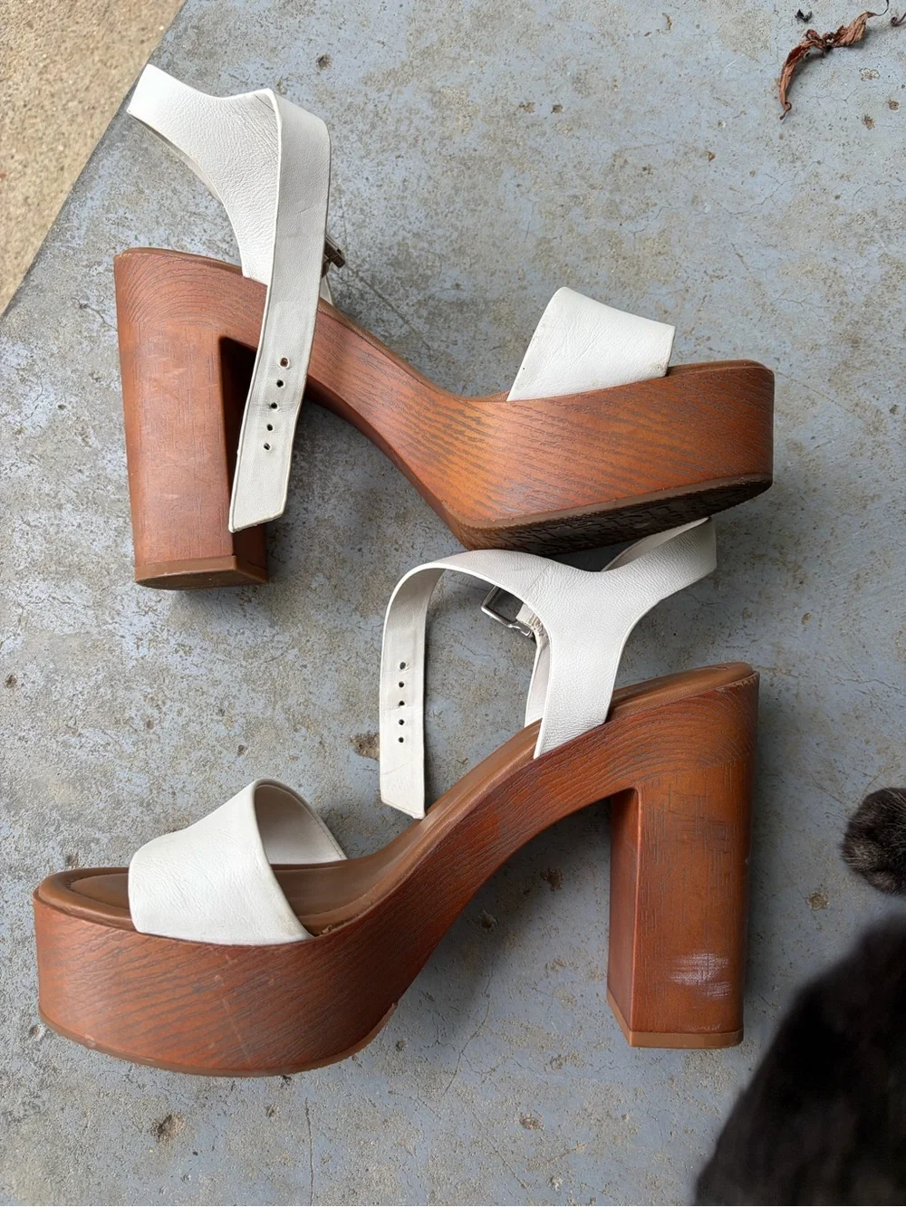 Gianni Bini White Leather Platform Sandals with Wood-Look Heel